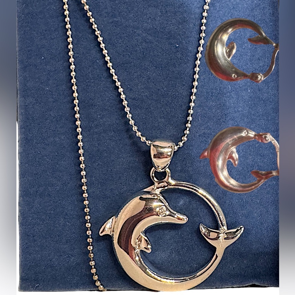 Vintage AVON Elegant Dolphin Pendant Necklace & earring set NEW IN BOX